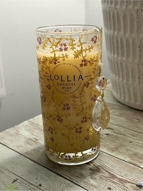 Lollia Breathe candle